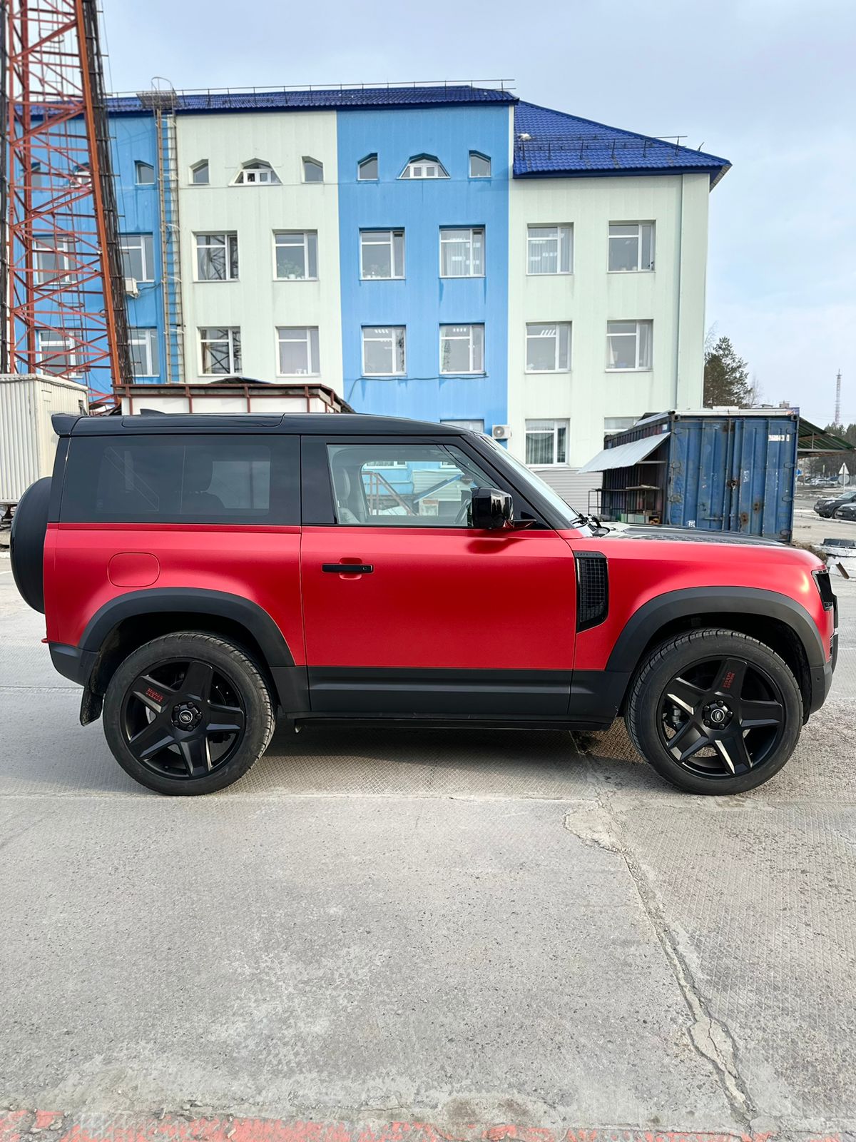 Land Rover Defender на 22" кованых дисках нашего производства фото 3